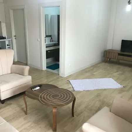 Guendogan Kuecuekbuek Te Deniz'E 5 Dakika